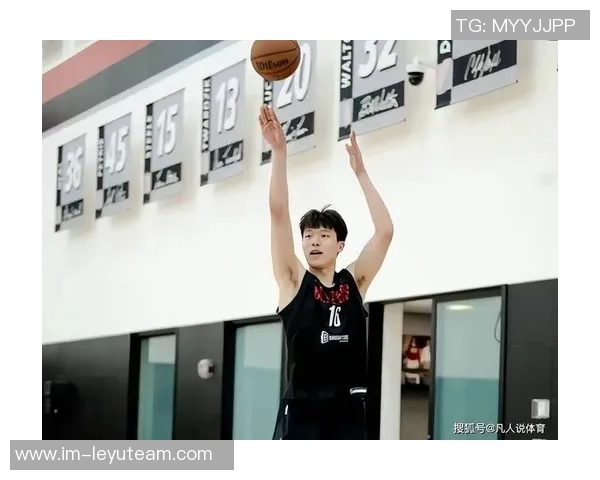 媒体人分析杨瀚森在新秀中表现平平中锋位置逐渐被潮流冷落